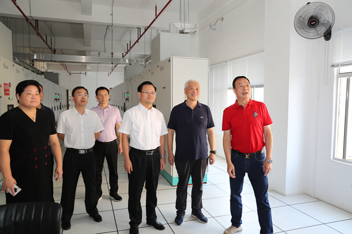 縣委書記曾永祥率隊(duì)到贛州穗豐實(shí)業(yè)有限公司考察.JPG