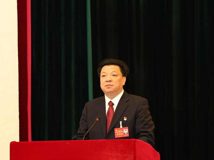 縣委書記張志鋒代表中共豐順縣第十三屆委員會(huì)向大會(huì)作報(bào)告_副本.jpg