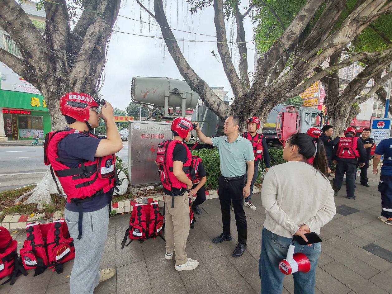 湯坑鎮(zhèn)聯(lián)合縣應(yīng)急救援協(xié)會開展2025年防汛應(yīng)急救援演練.docx_3