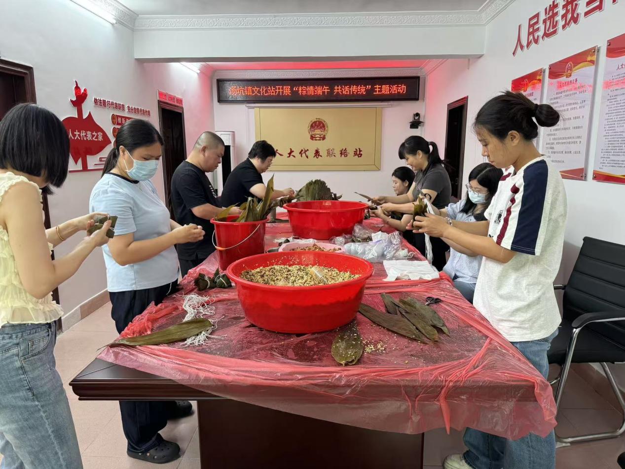 湯坑鎮(zhèn)人大代表聯(lián)合文化站、紅衛(wèi)社區(qū)開(kāi)展“粽情端午 共話(huà)傳統(tǒng)”主題活動(dòng).docx_1